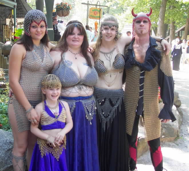 a family at faire ( in Maille)